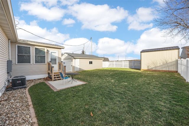 5730 D Avenue NW, Cedar Rapids, IA 52405