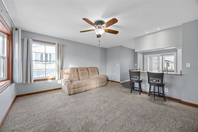 5730 D Avenue NW, Cedar Rapids, IA 52405