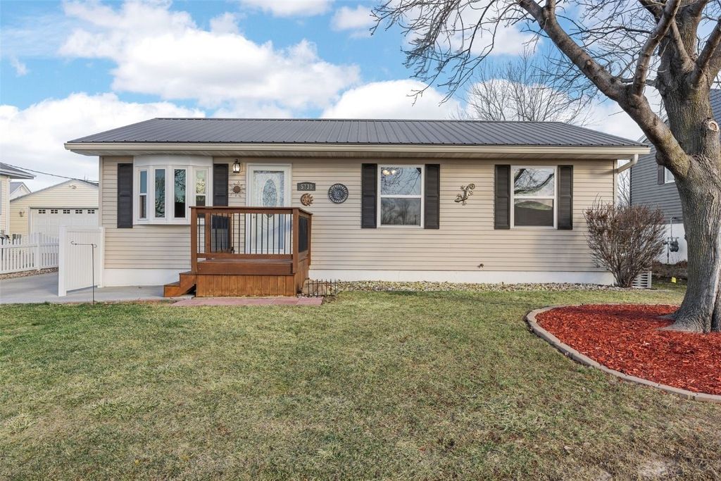 5730 D Avenue NW, Cedar Rapids, IA 52405