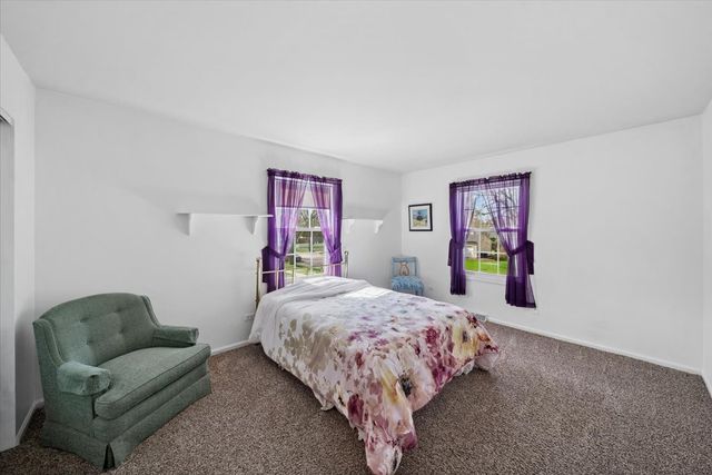 1150 Casa Solana Drive, Wheaton, IL 60189