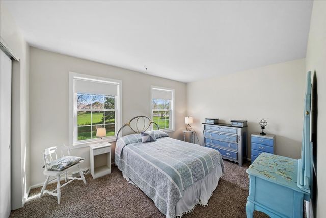 1150 Casa Solana Drive, Wheaton, IL 60189