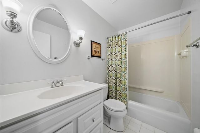 1150 Casa Solana Drive, Wheaton, IL 60189