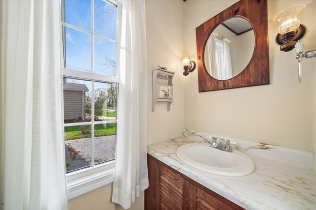 1150 Casa Solana Drive, Wheaton, IL 60189