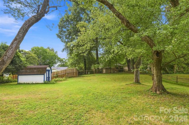 1700 Brookdale Avenue, Charlotte, NC 28210