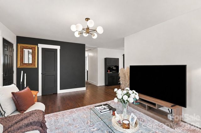 1700 Brookdale Avenue, Charlotte, NC 28210