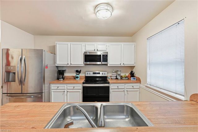 4548 Genoa CIR, Virginia Beach, VA 23462