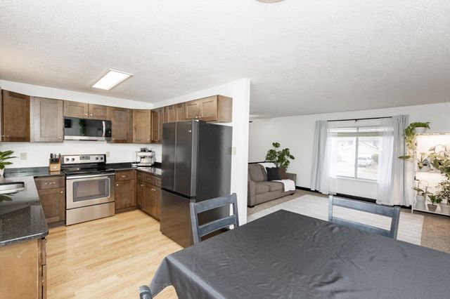 1620 36th Avenue S, Fargo, ND 58104