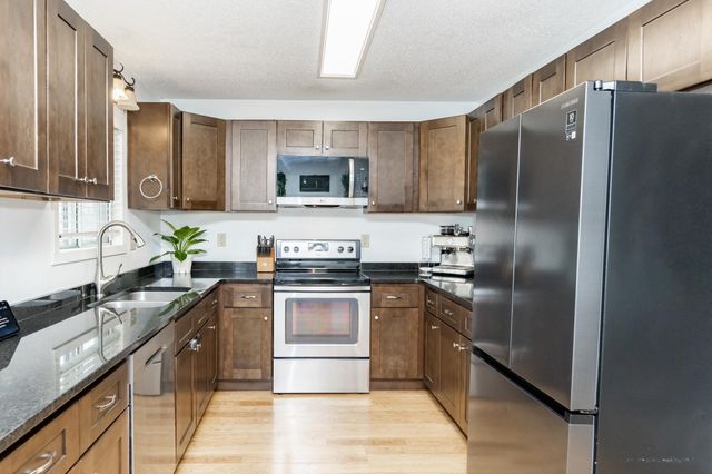 1620 36th Avenue S, Fargo, ND 58104