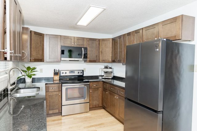 1620 36th Avenue S, Fargo, ND 58104