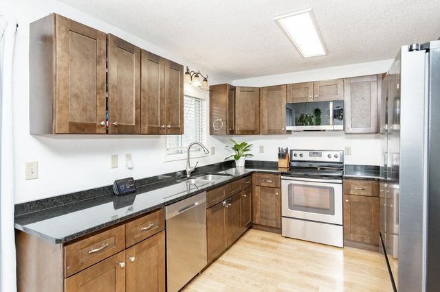 1620 36th Avenue S, Fargo, ND 58104