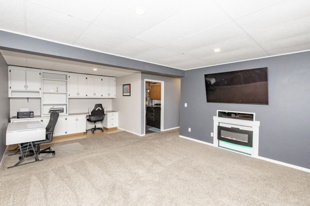 1620 36th Avenue S, Fargo, ND 58104