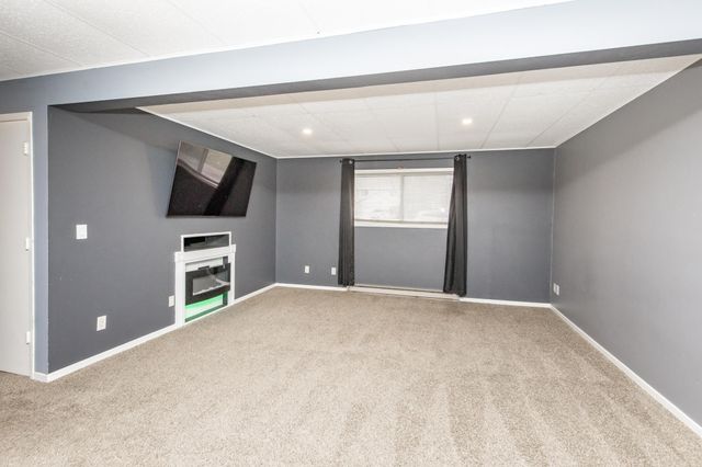 1620 36th Avenue S, Fargo, ND 58104