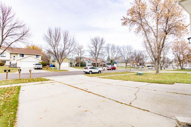 1620 36th Avenue S, Fargo, ND 58104