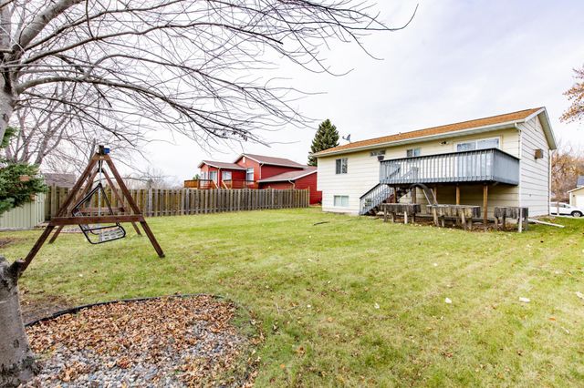 1620 36th Avenue S, Fargo, ND 58104