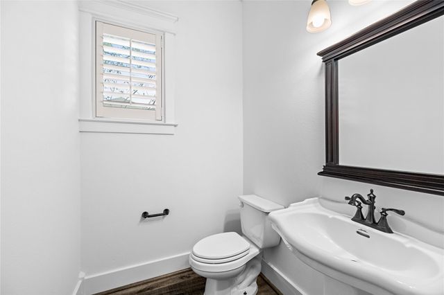 1316 Woodcrest Drive, Houston, TX 77018