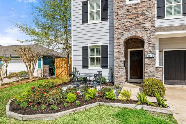 1316 Woodcrest Drive, Houston, TX 77018