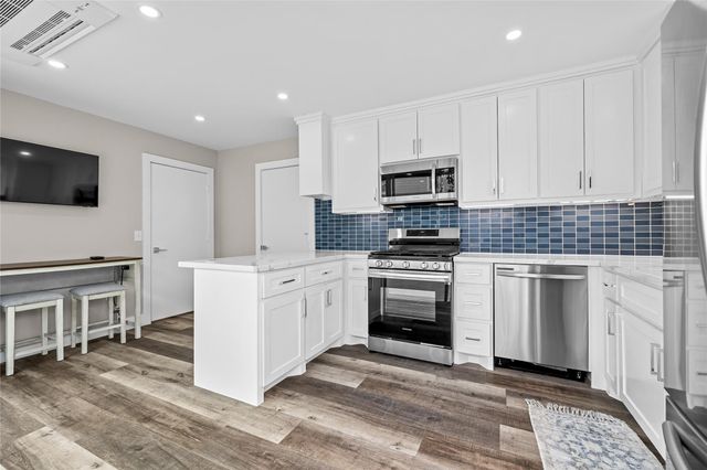 1316 Woodcrest Drive, Houston, TX 77018