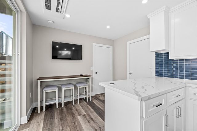 1316 Woodcrest Drive, Houston, TX 77018