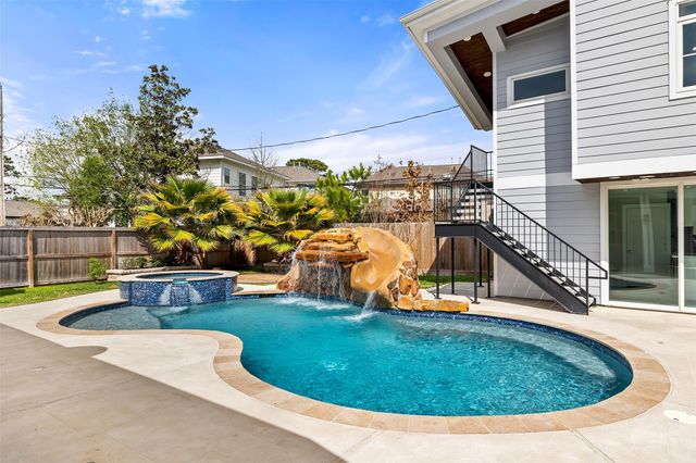 1316 Woodcrest Drive, Houston, TX 77018