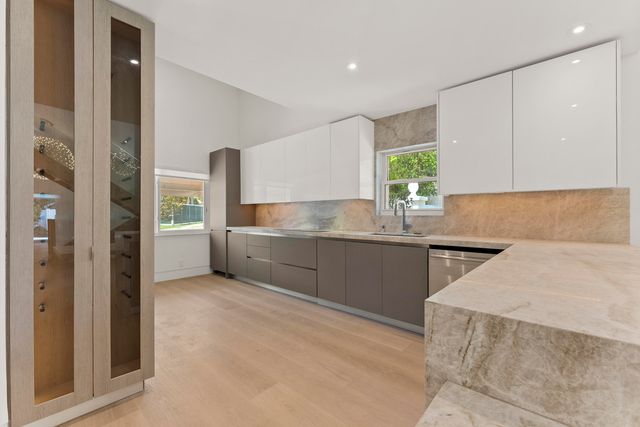 221 Pelican Way, Delray Beach, FL 33483