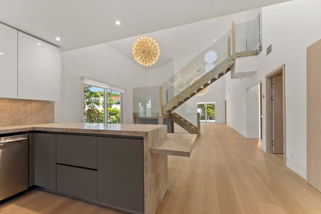 221 Pelican Way, Delray Beach, FL 33483