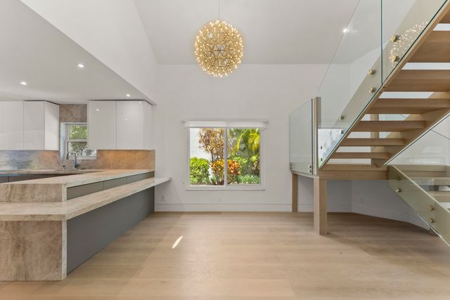 221 Pelican Way, Delray Beach, FL 33483