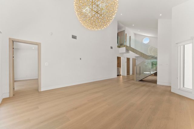 221 Pelican Way, Delray Beach, FL 33483