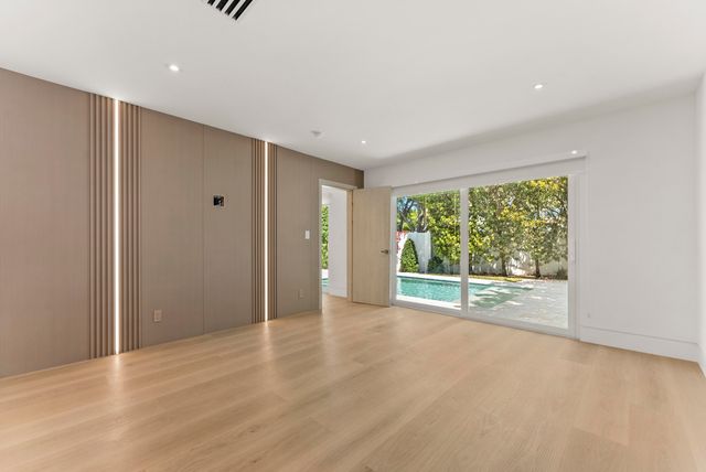 221 Pelican Way, Delray Beach, FL 33483