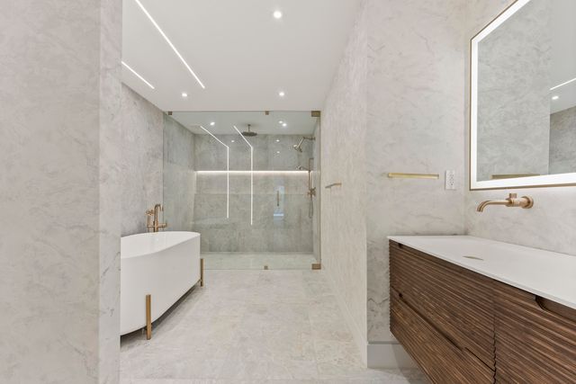 221 Pelican Way, Delray Beach, FL 33483