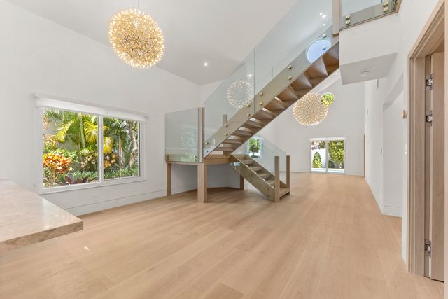 221 Pelican Way, Delray Beach, FL 33483