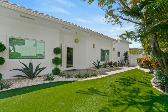 221 Pelican Way, Delray Beach, FL 33483