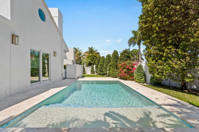 221 Pelican Way, Delray Beach, FL 33483