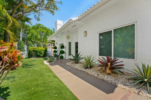 221 Pelican Way, Delray Beach, FL 33483