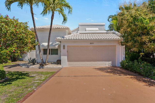 221 Pelican Way, Delray Beach, FL 33483