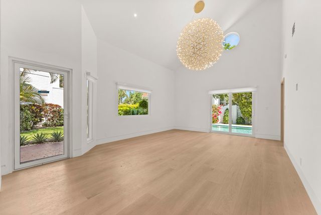 221 Pelican Way, Delray Beach, FL 33483