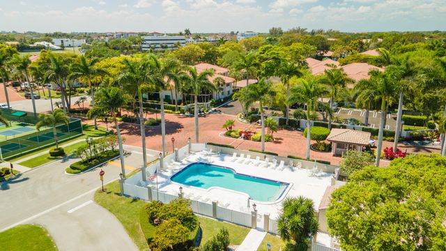 221 Pelican Way, Delray Beach, FL 33483
