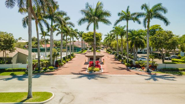 221 Pelican Way, Delray Beach, FL 33483