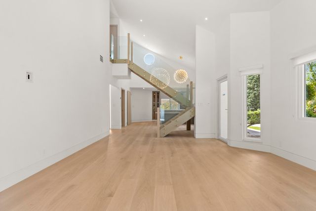 221 Pelican Way, Delray Beach, FL 33483