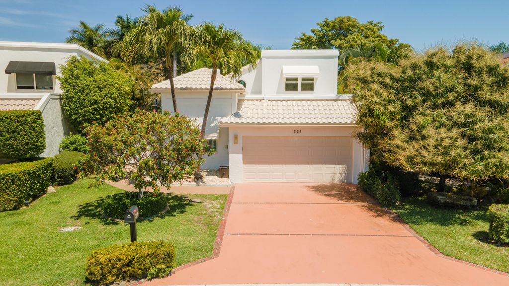 221 Pelican Way, Delray Beach, FL 33483