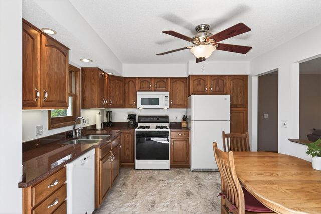 2425 80th Avenue N, Brooklyn Park, MN 55444