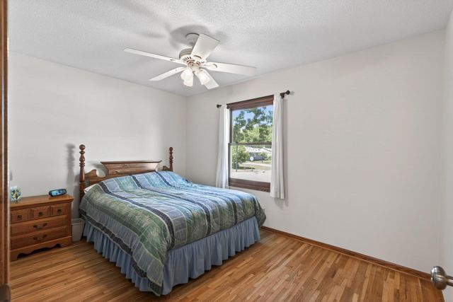 2425 80th Avenue N, Brooklyn Park, MN 55444