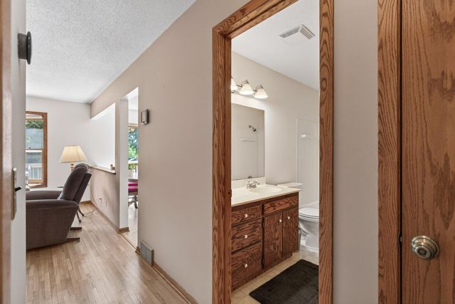 2425 80th Avenue N, Brooklyn Park, MN 55444
