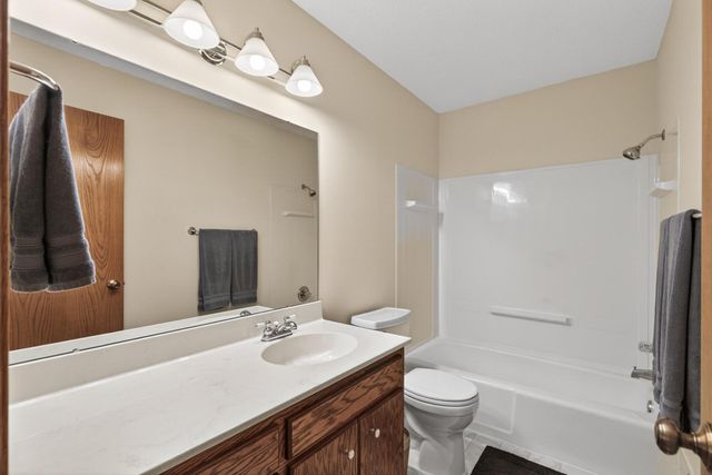 2425 80th Avenue N, Brooklyn Park, MN 55444