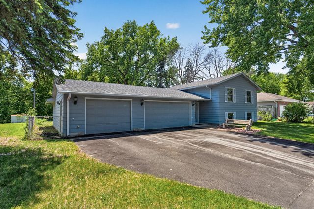 2425 80th Avenue N, Brooklyn Park, MN 55444