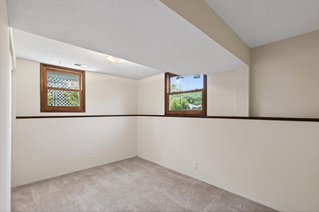 2425 80th Avenue N, Brooklyn Park, MN 55444
