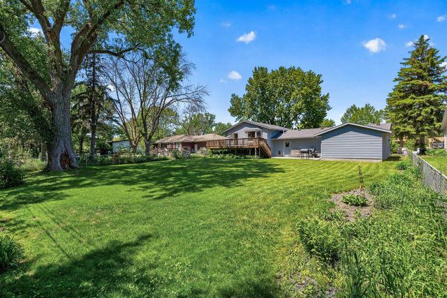 2425 80th Avenue N, Brooklyn Park, MN 55444
