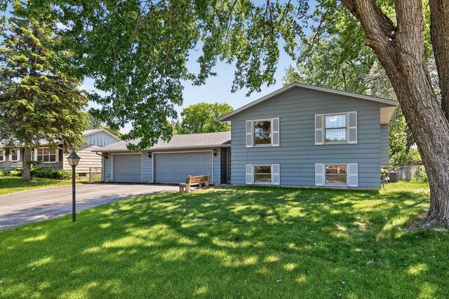 2425 80th Avenue N, Brooklyn Park, MN 55444