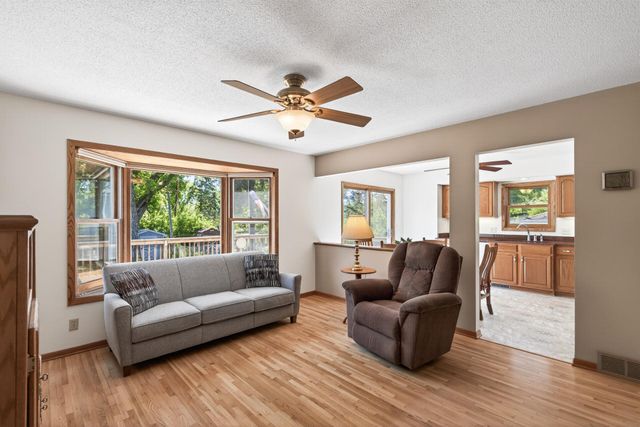 2425 80th Avenue N, Brooklyn Park, MN 55444