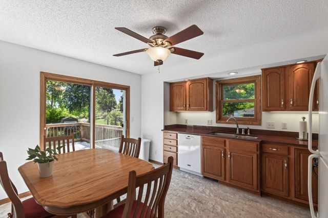 2425 80th Avenue N, Brooklyn Park, MN 55444