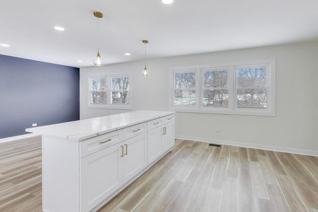 123 Kainer Avenue, Barrington, IL 60010